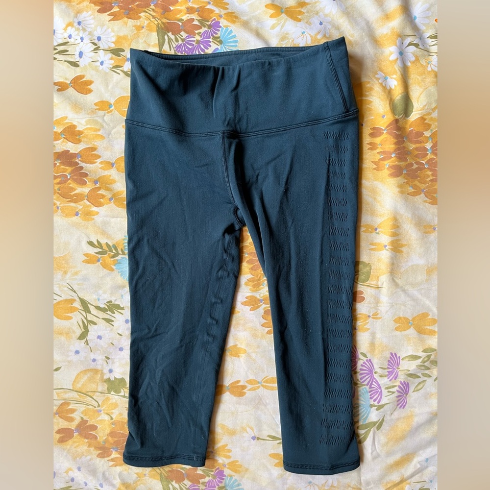 Lululemon Green Capri leggings Mesh Leg Size XS